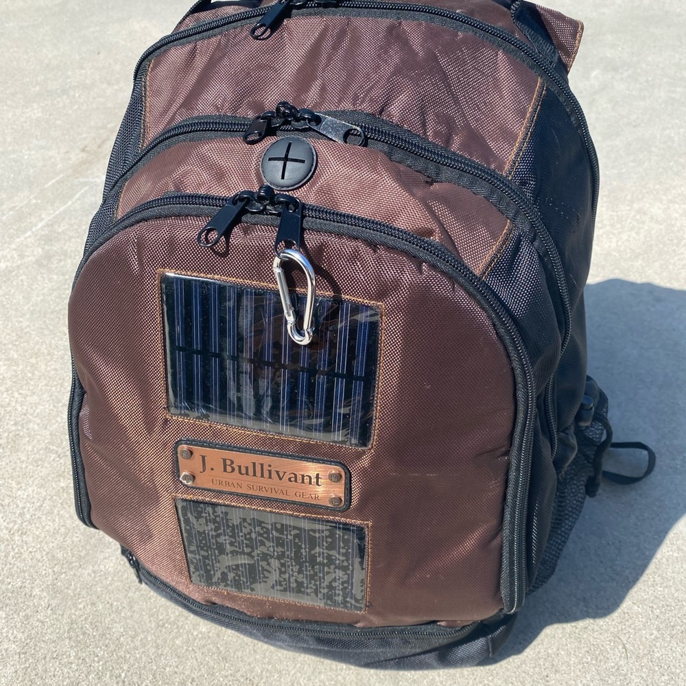 Solar Powered Backpack - Picture 10 of 11